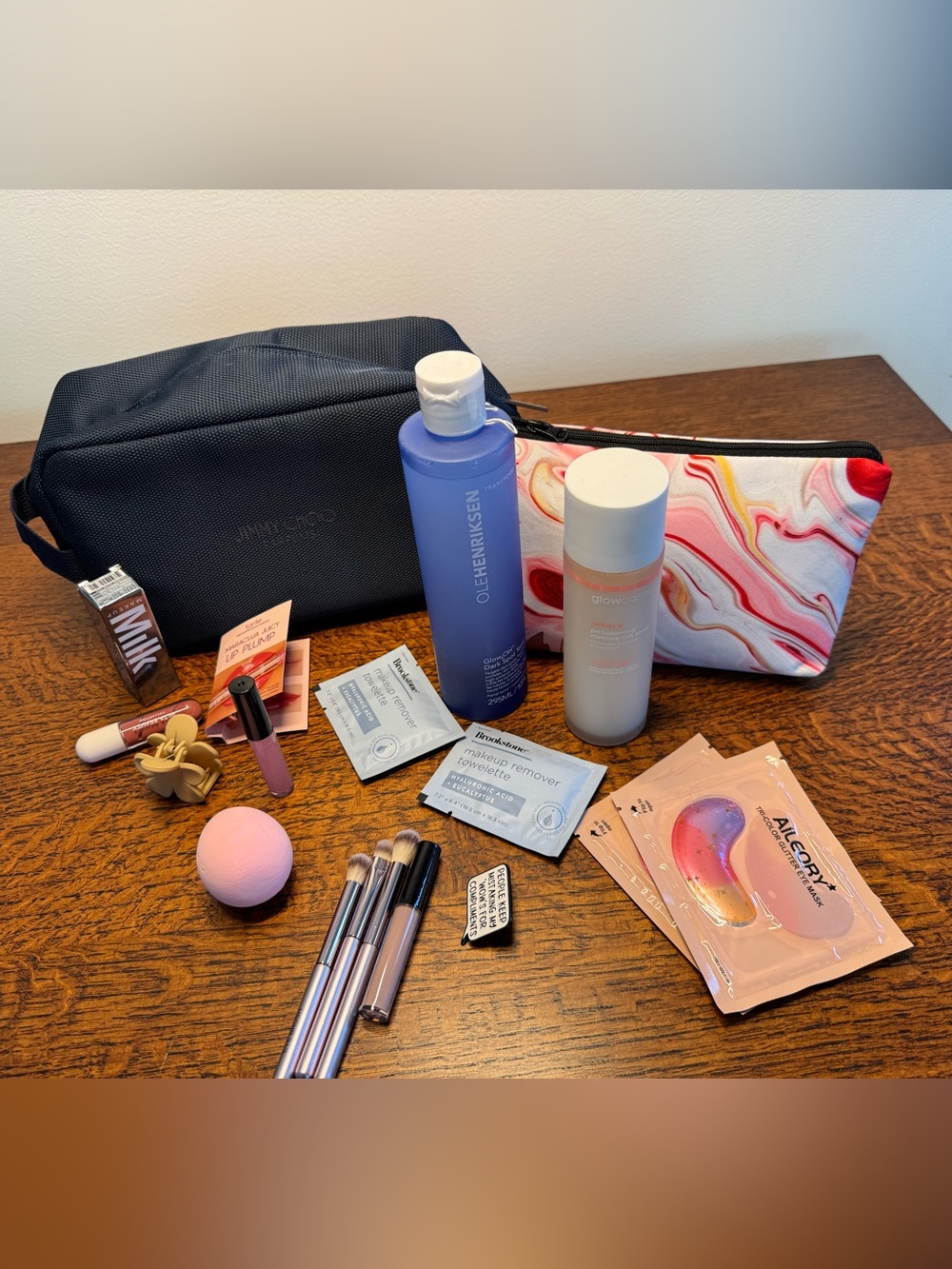 Jimmy Choo Parfums Navy Toiletry Bag with Additional Bonus Items